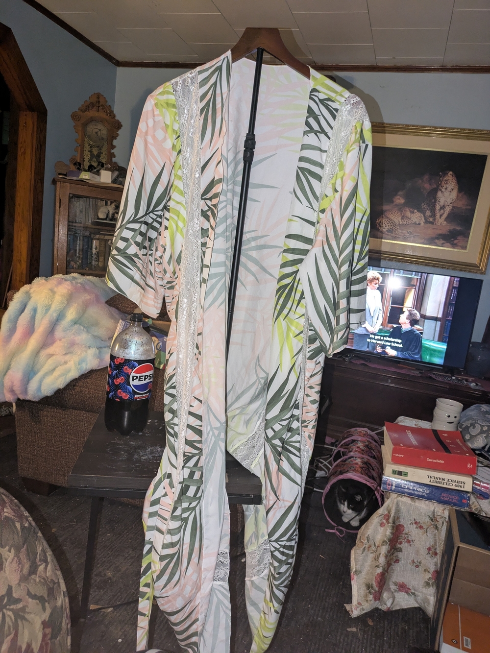 Leaf-Print Kimono Robe in Pastel Green and Pink Size 2XL